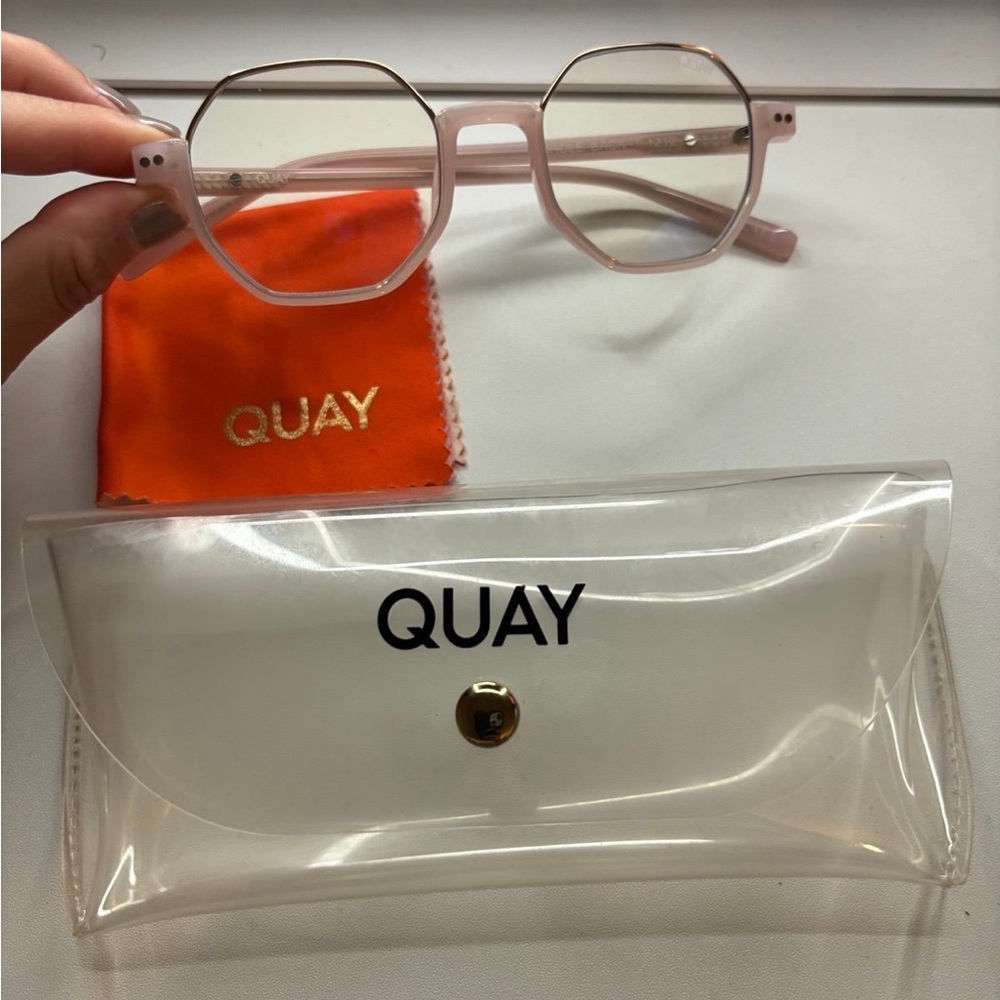 Quay Blue Light Glasses View 3